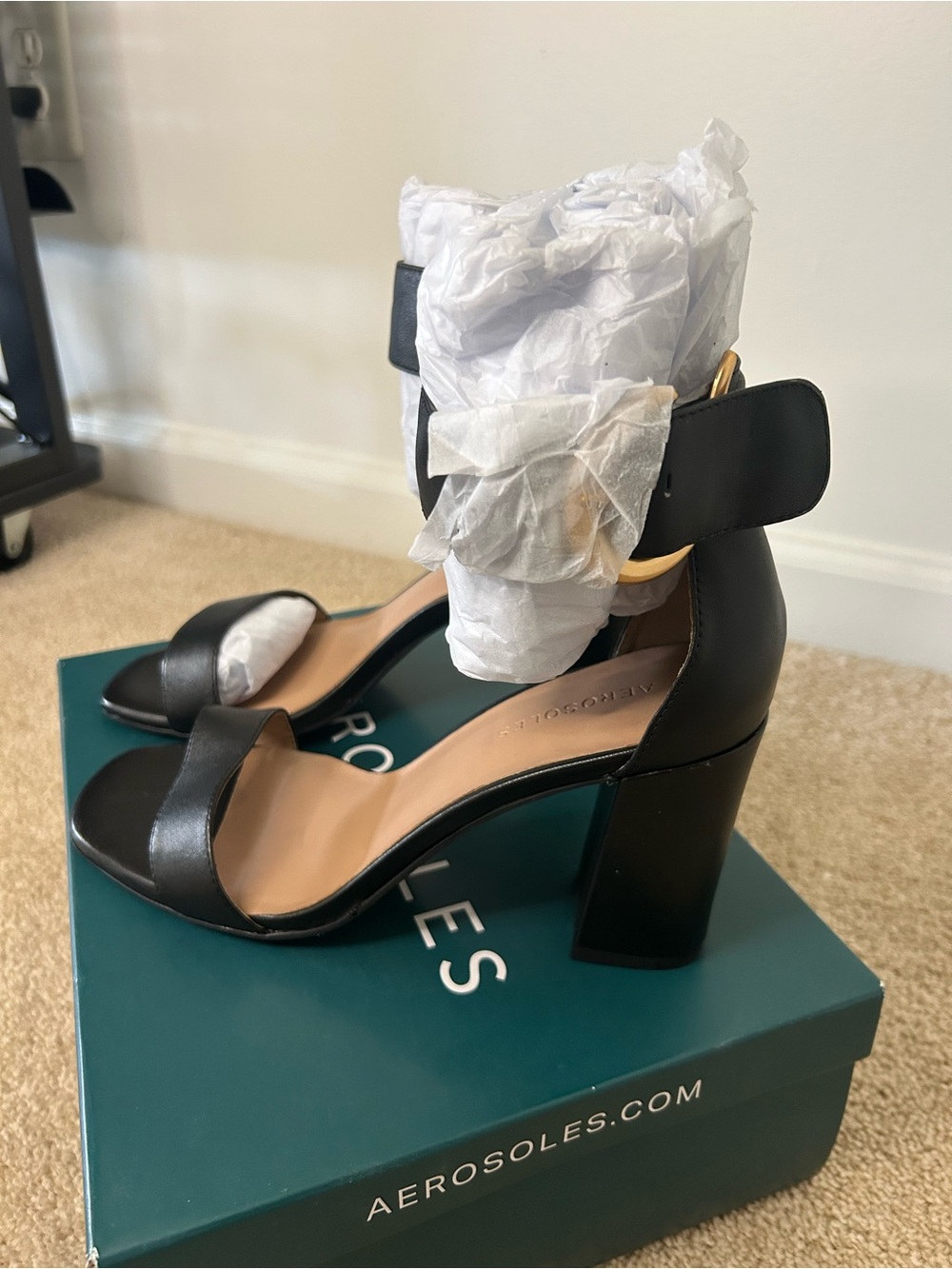 AEROSOLES Black Open-Toe Block Heel Ankle Strap Sandals
